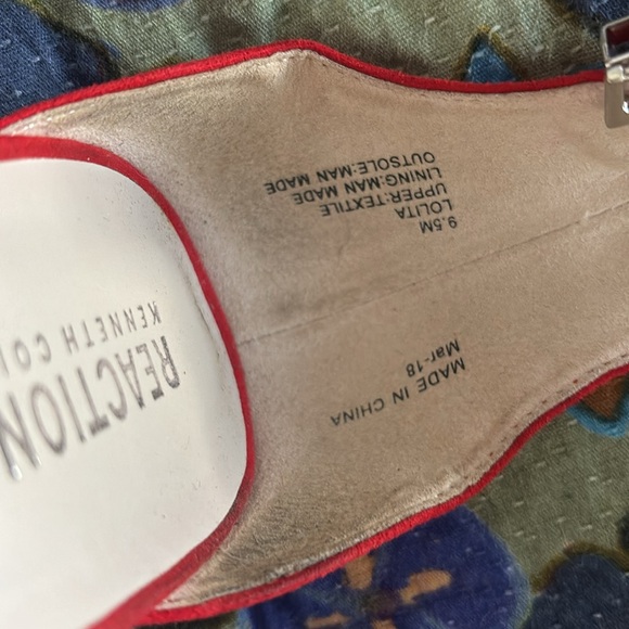 Red heels w silver accent - Picture 5 of 5